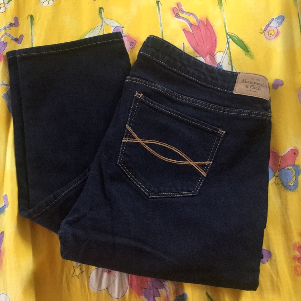 Abercrombie straight jeAns in size 12S